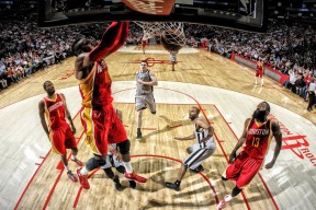 开云首页登录-球员自发慈善赛举行，回馈社区暖人心，自发组织的足球赛场上受伤要赔偿吗