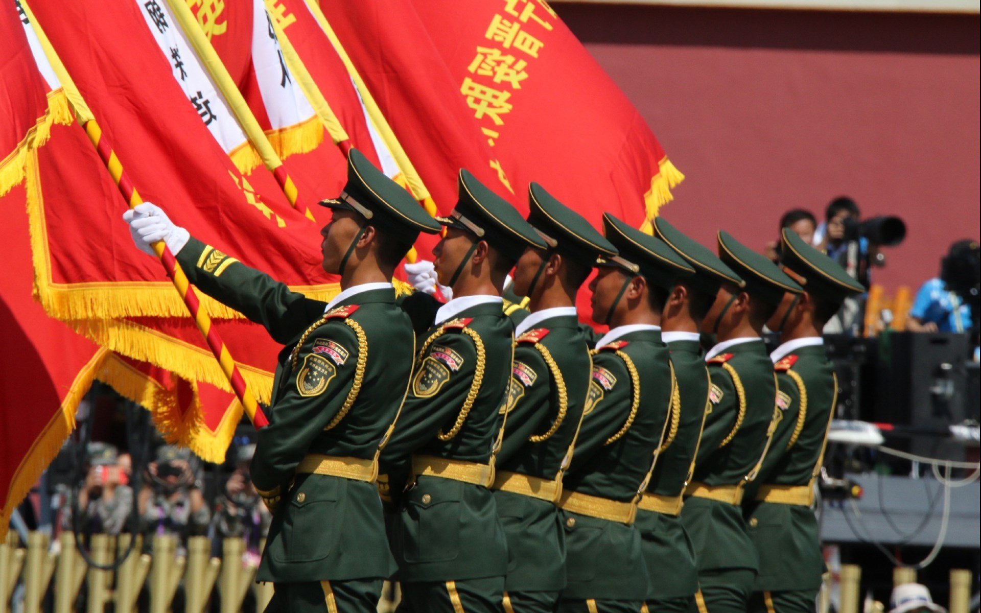 “德甲后期激战不断，积分榜情势逐步明朗”，德甲2020-2021积分