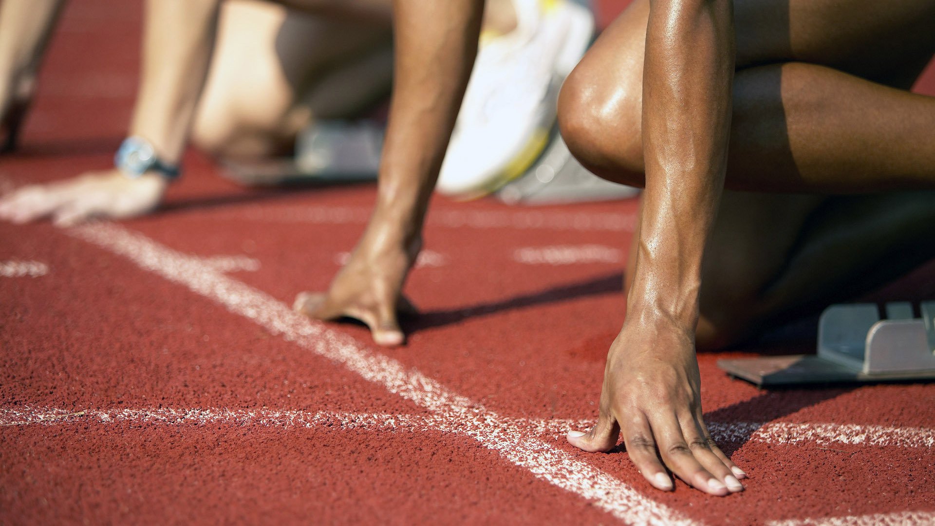 跳水动作精准突尼斯收获信心,小娃脸一边大一边小